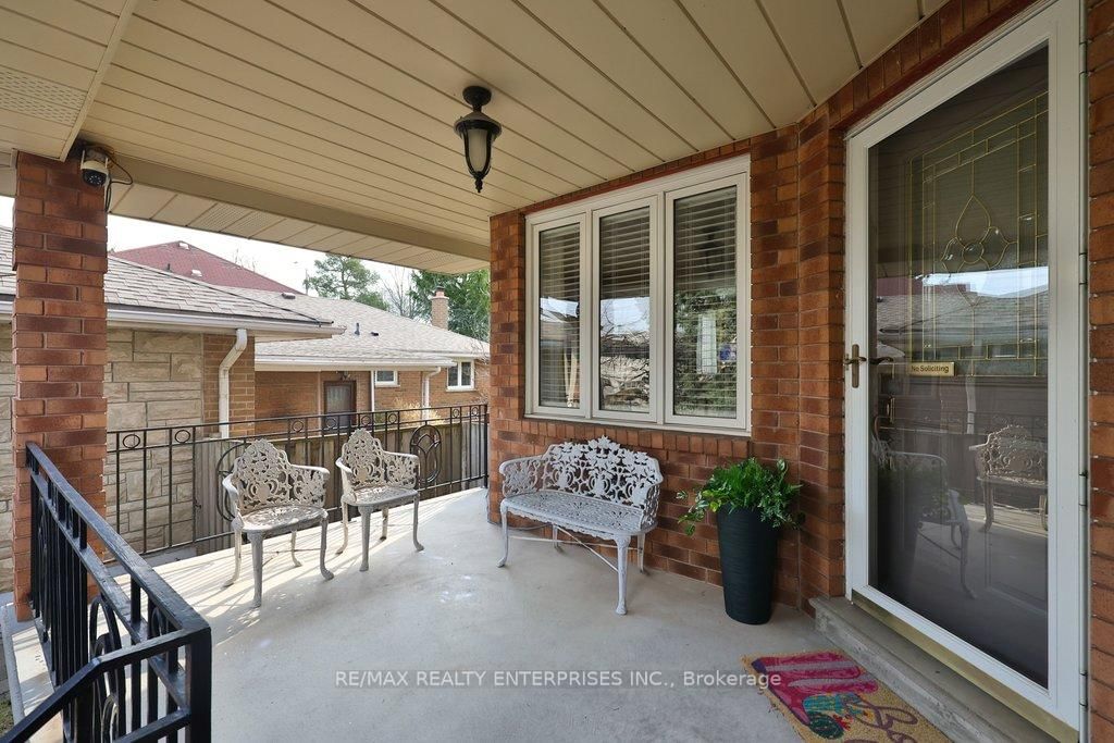3022 Dalehurst Mississauga,ON L5N 6M8 — Photo 4