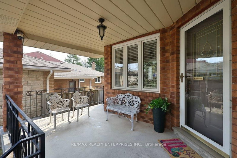 3022 Dalehurst Dr photo 4