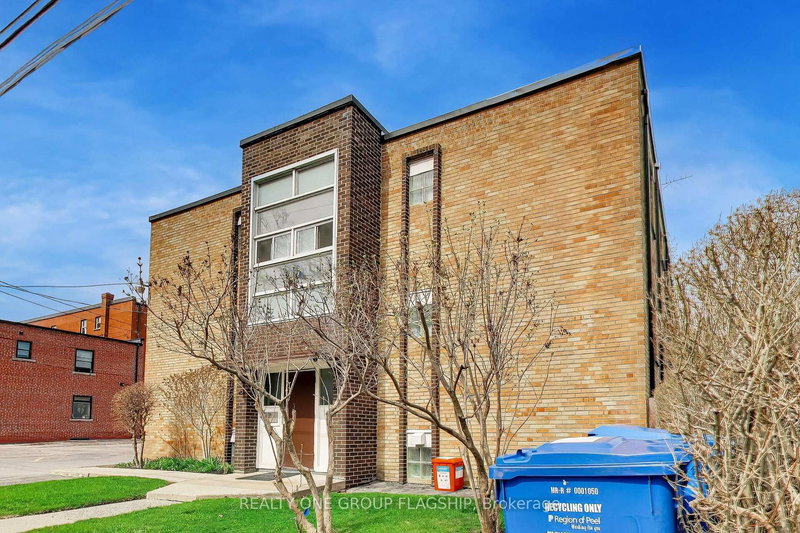 4 - 7 Elmwood Ave S, Mississauga, L5G 3J6 | Image 2