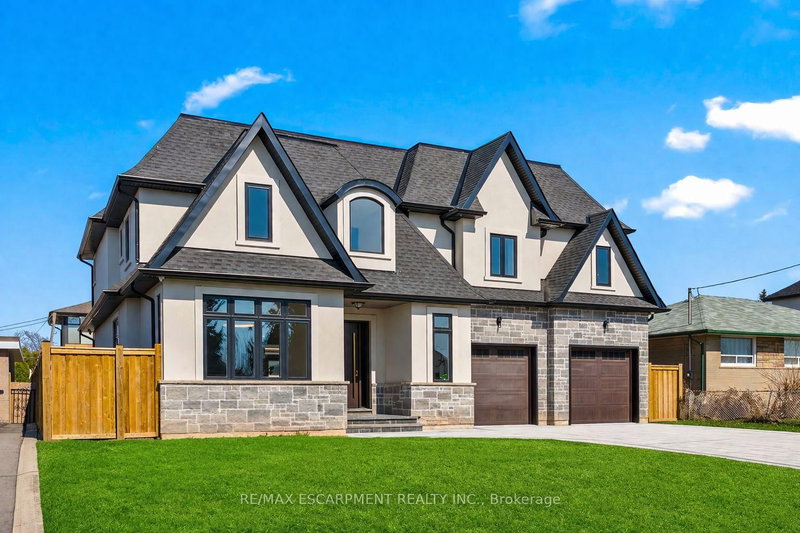 383 Wadsworth St, Oakville, L6K 2A2 | Image 2