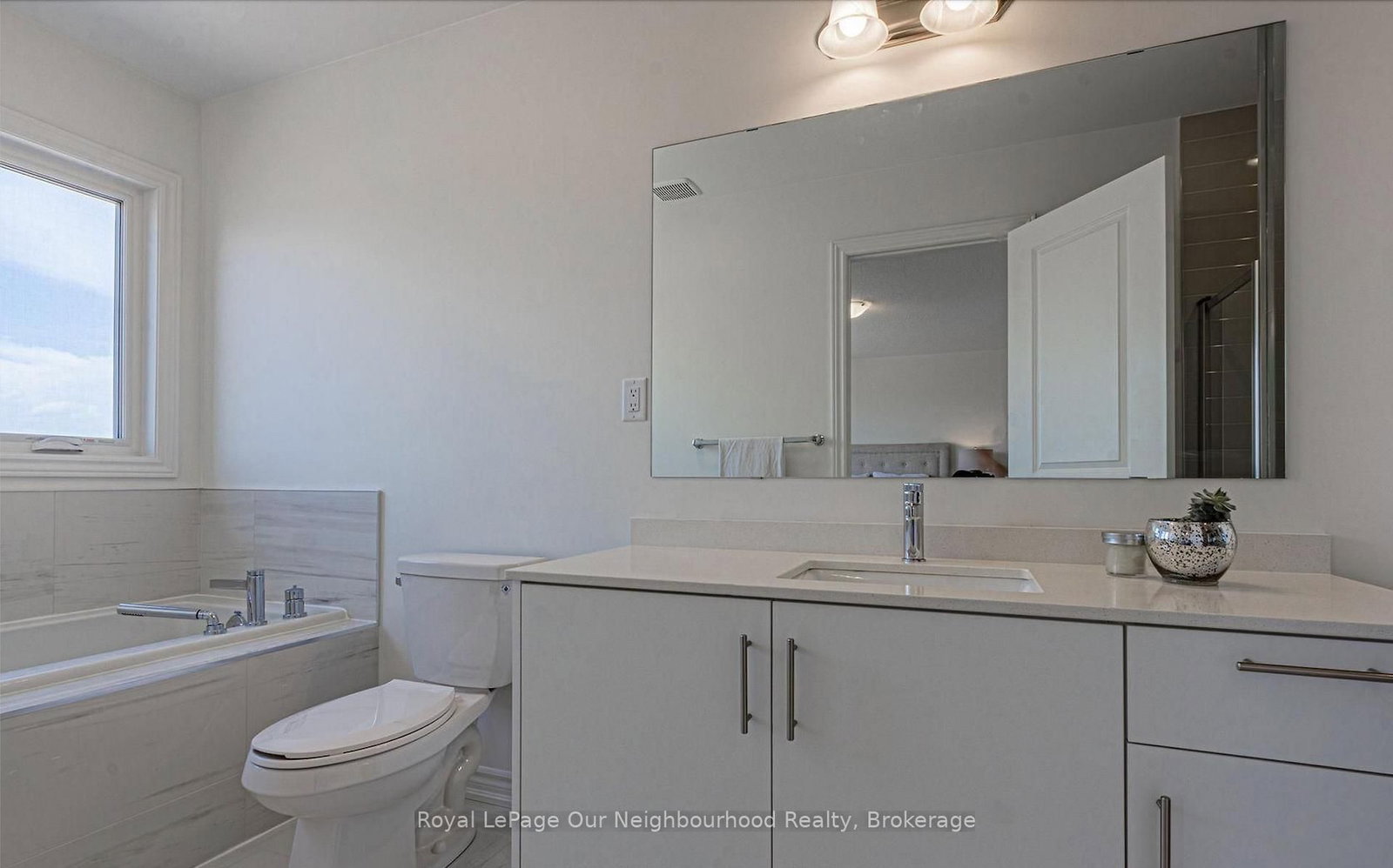 Semi-Detached House for sale at 342 Thimbleweed Court, Milton, Ontario, L9E 1T2 - Walker - MLS: W12997214