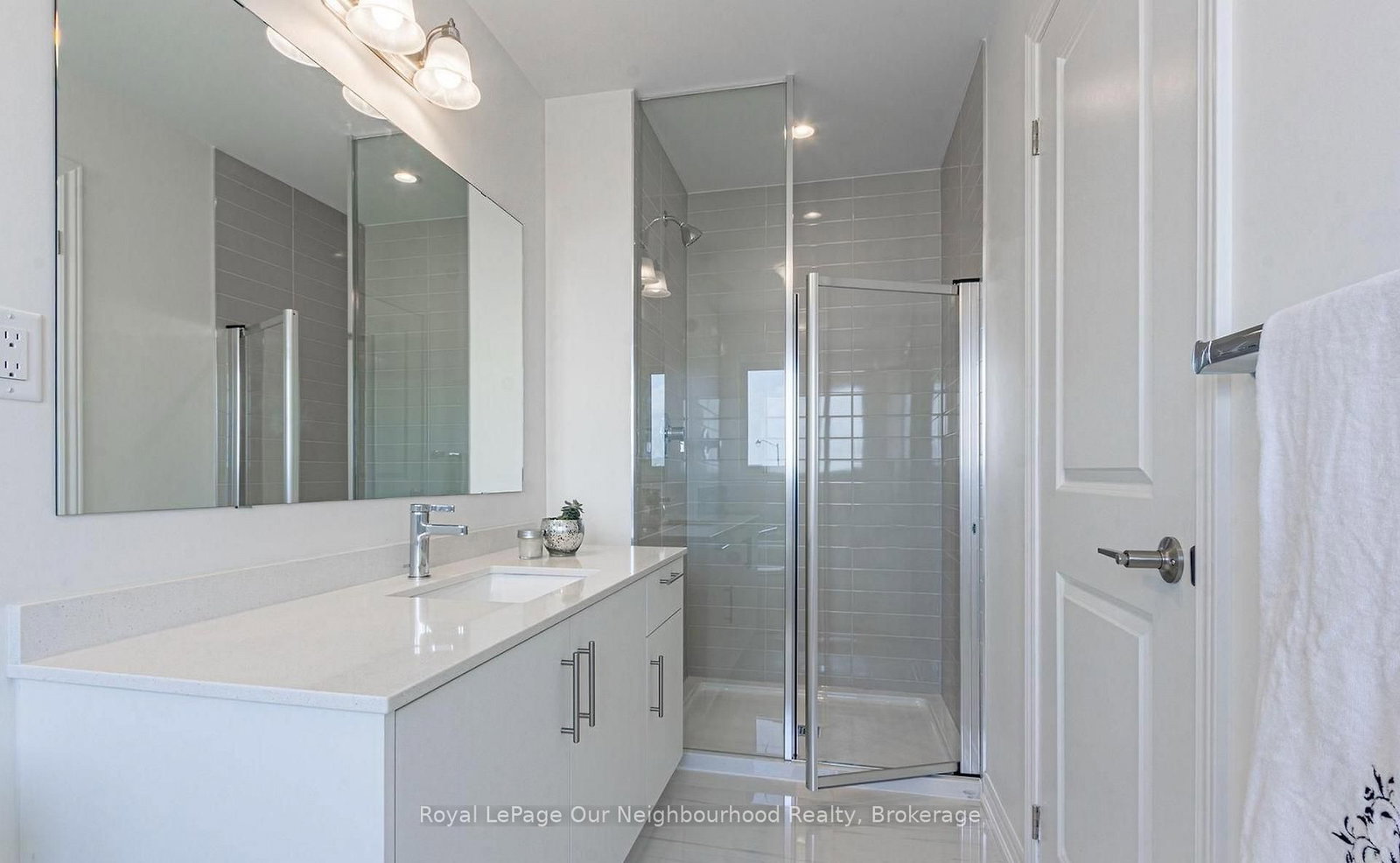 Semi-Detached House for sale at 342 Thimbleweed Court, Milton, Ontario, L9E 1T2 - Walker - MLS: W12997214