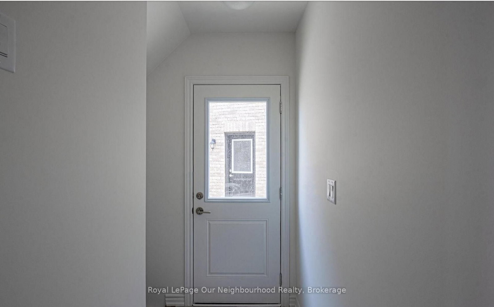 Semi-Detached House for sale at 342 Thimbleweed Court, Milton, Ontario, L9E 1T2 - Walker - MLS: W12997214