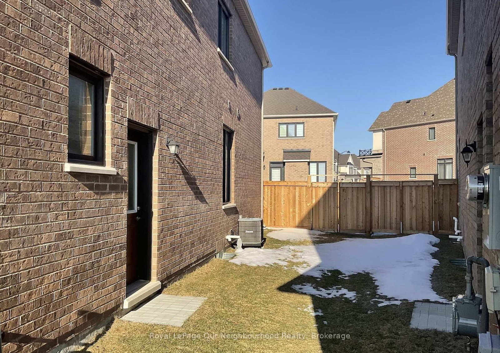 Semi-Detached House for sale at 342 Thimbleweed Court, Milton, Ontario, L9E 1T2 - Walker - MLS: W12997214