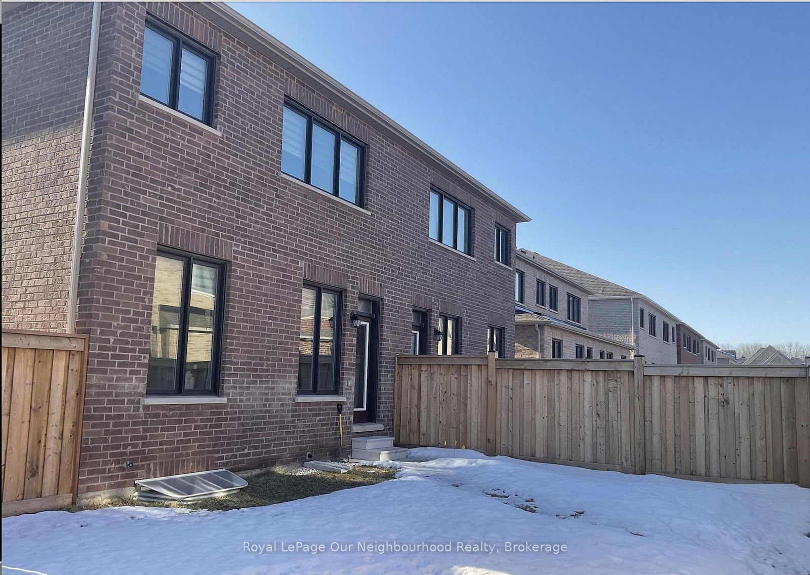 Semi-Detached House for sale at 342 Thimbleweed Court, Milton, Ontario, L9E 1T2 - Walker - MLS: W12997214