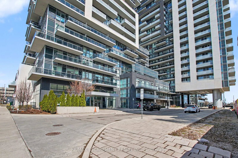 703 - 2081 Fairview St, Burlington, L7R 0E4 | Image 2