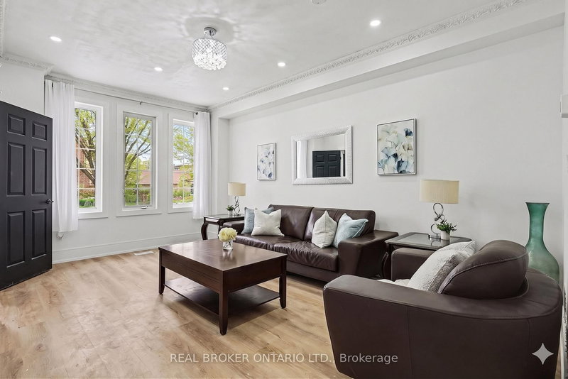 16 Leitch Ave, Toronto, M3J 3P2 | Image 2