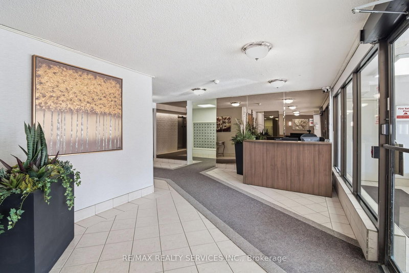 304 - 18 Knightsbridge Rd, Brampton, L6T 3X5 | Image 3