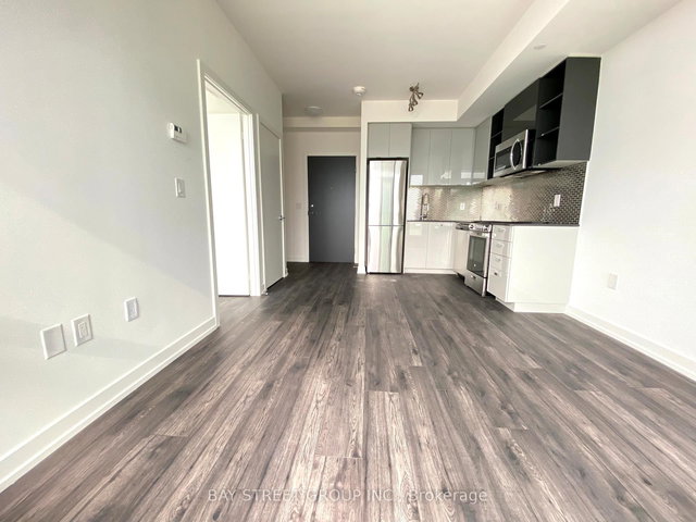 814 - 10 De Boers Drive