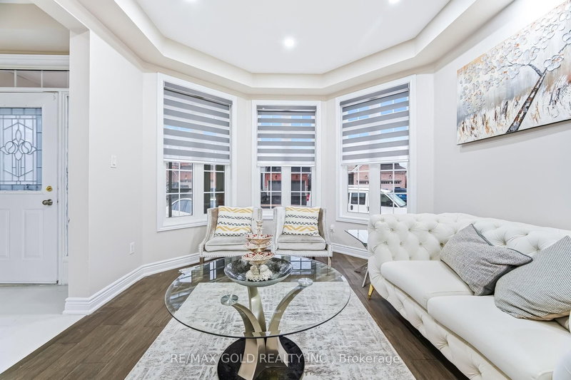 29 Laurentide Cres, Brampton, L6P 1Y3 | Image 2