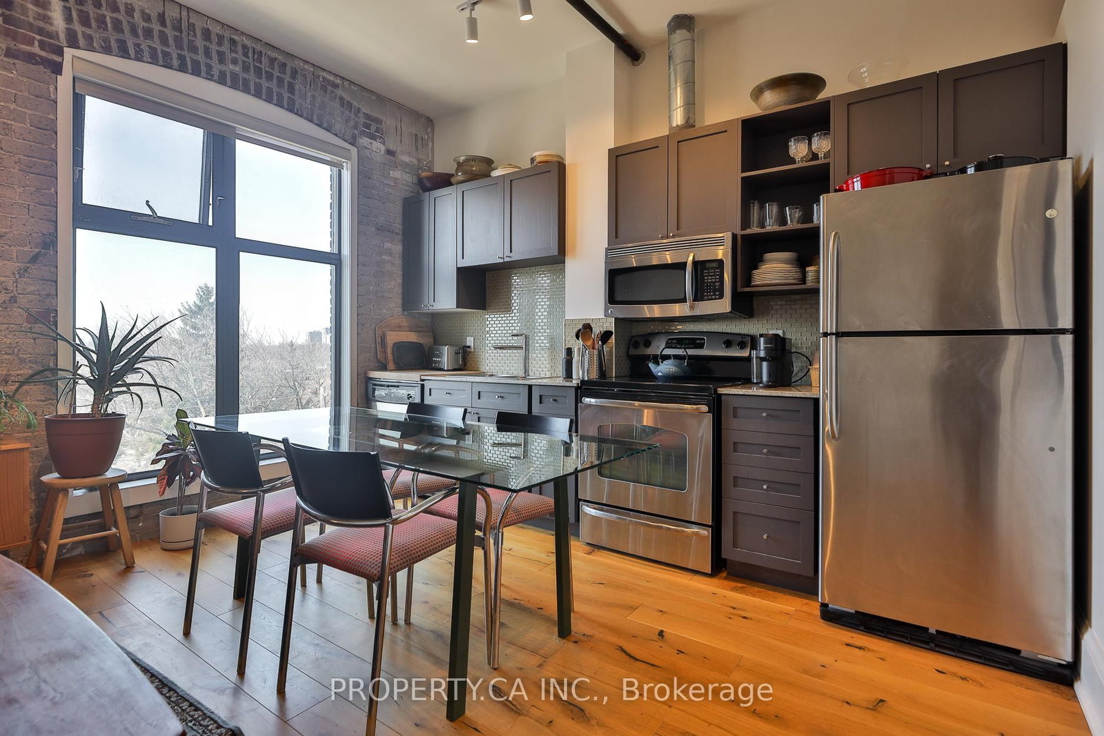 363 Sorauren Avenue, Unit 407 - Photo 11