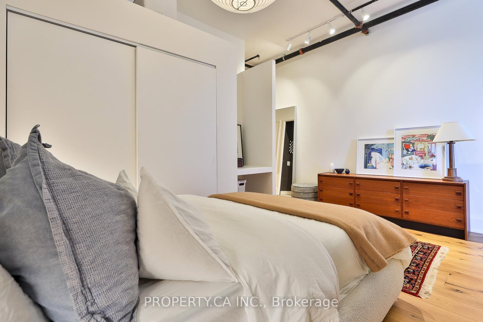 363 Sorauren Avenue, Unit 407 - Photo 8