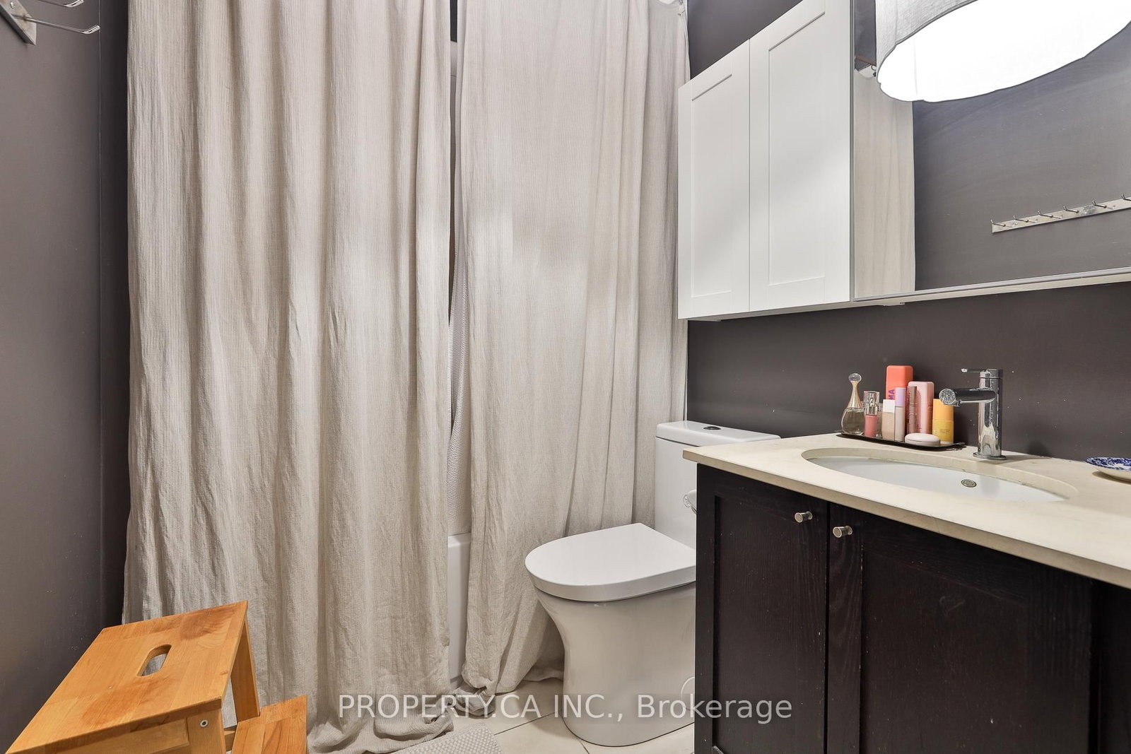 363 Sorauren Avenue, Unit 407 - Photo 9