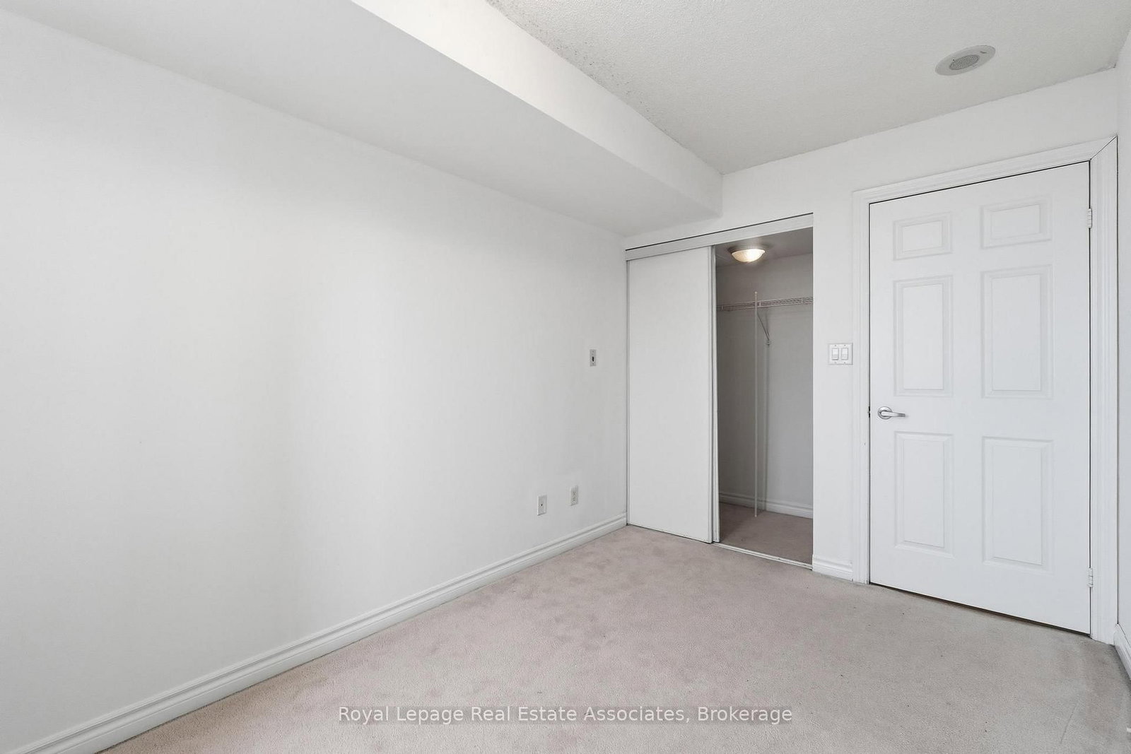 3880 Duke Of York Boulevard, Unit 2208 - Photo 14