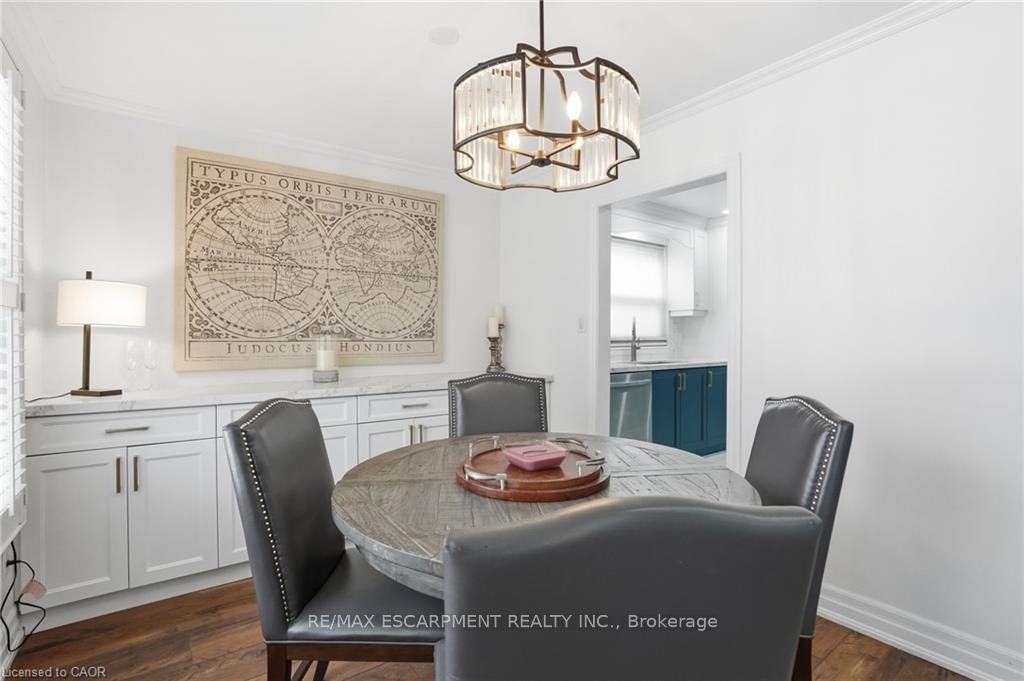 Detached House for sale at 697 LOMOND Crescent, Burlington, Ontario, L7L 2N8 - Shoreacres - MLS: W12997636