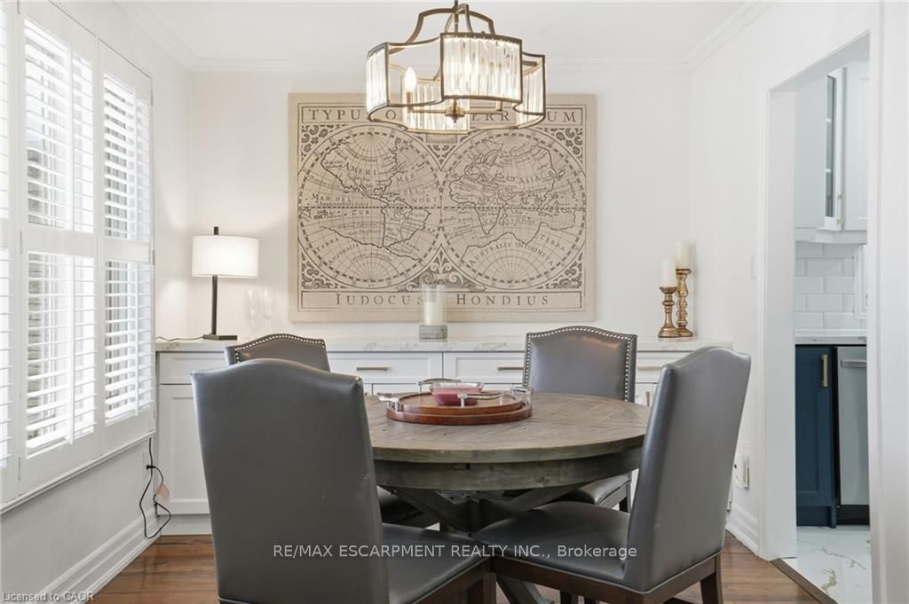 Detached House for sale at 697 LOMOND Crescent, Burlington, Ontario, L7L 2N8 - Shoreacres - MLS: W12997636