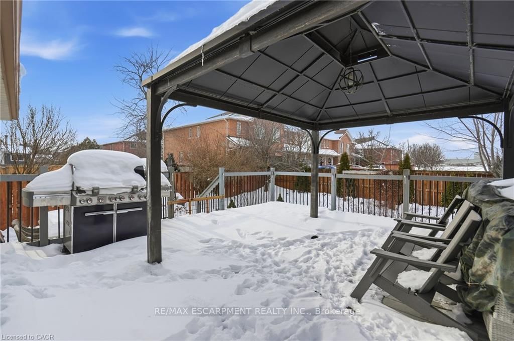 Detached House for sale at 697 LOMOND Crescent, Burlington, Ontario, L7L 2N8 - Shoreacres - MLS: W12997636