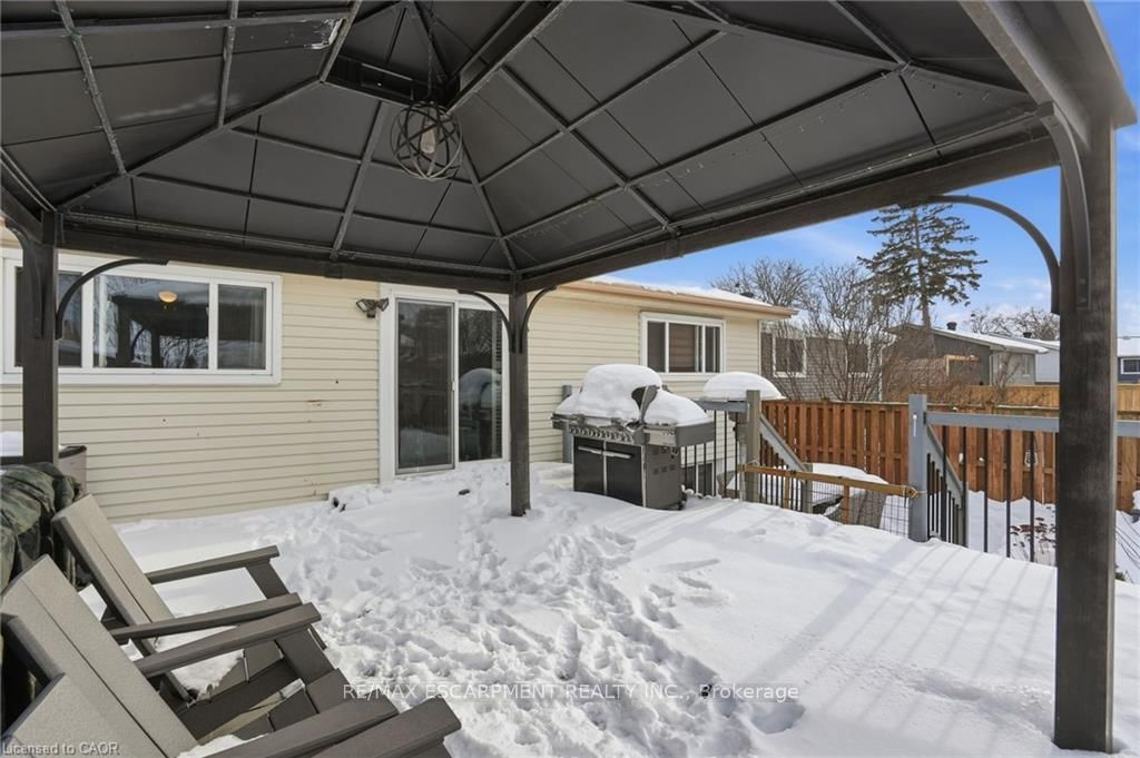 Detached House for sale at 697 LOMOND Crescent, Burlington, Ontario, L7L 2N8 - Shoreacres - MLS: W12997636