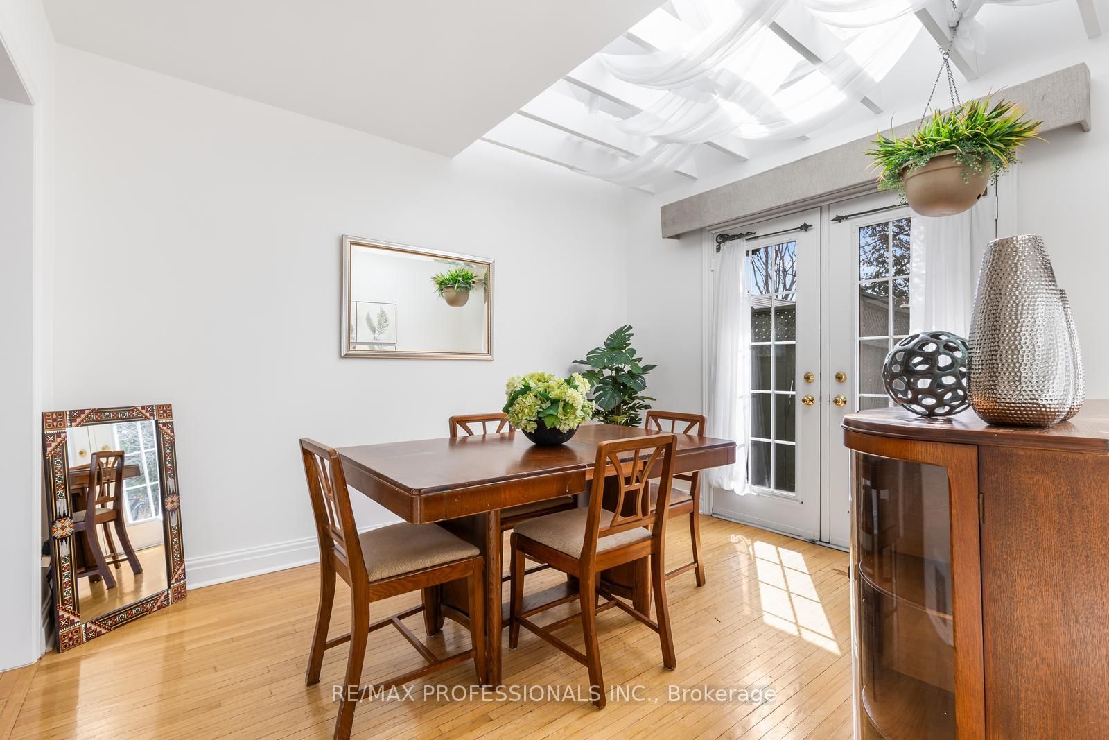 Detached House for sale at 11 Mitcham Drive, Toronto, Ontario, M8W 2J6 - Alderwood - MLS: W12997646