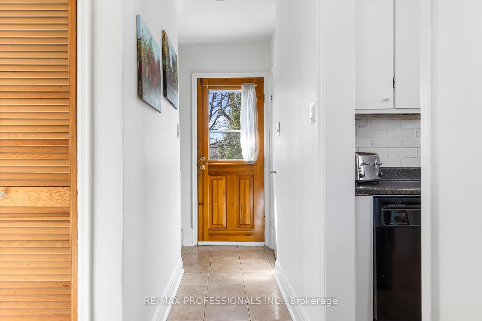 Detached House for sale at 11 Mitcham Drive, Toronto, Ontario, M8W 2J6 - Alderwood - MLS: W12997646