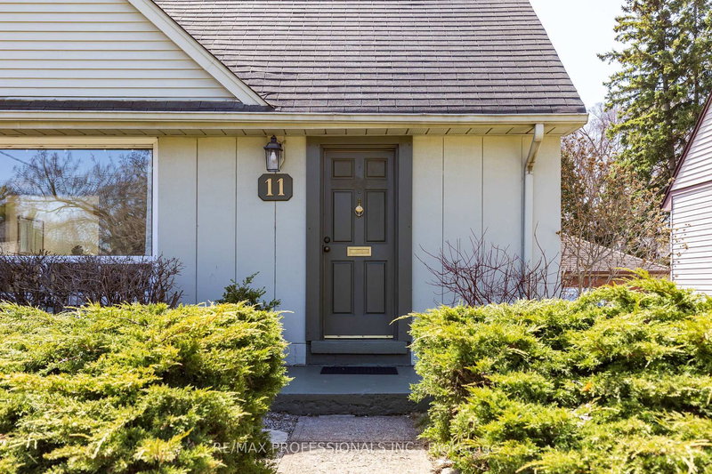 11 Mitcham Dr, Toronto, M8W 2J6 | Image 2