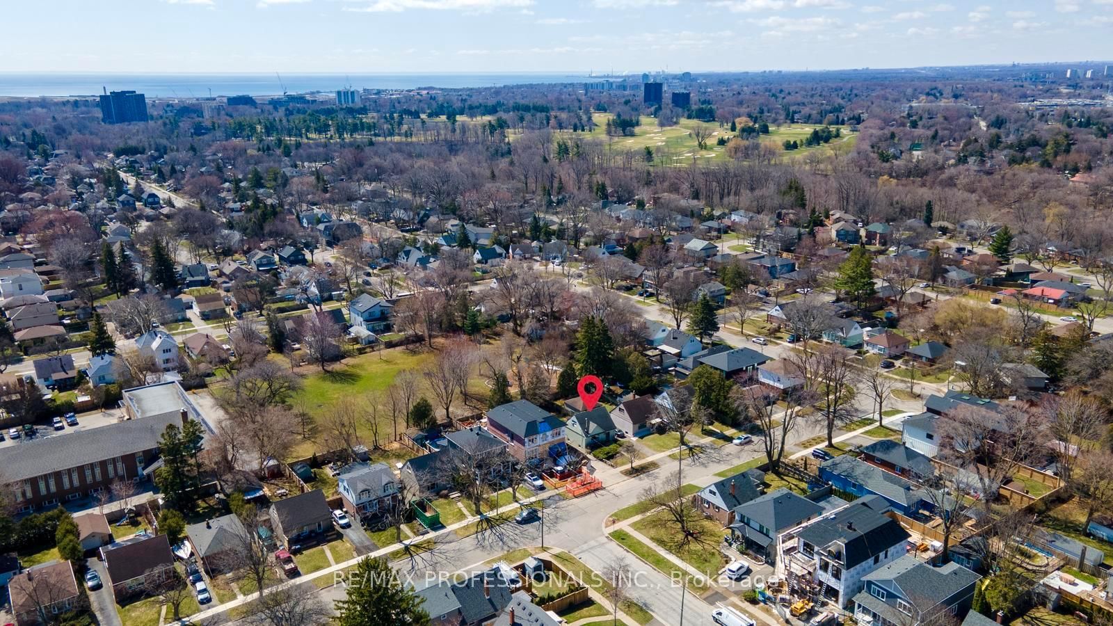 Detached House for sale at 11 Mitcham Drive, Toronto, Ontario, M8W 2J6 - Alderwood - MLS: W12997646