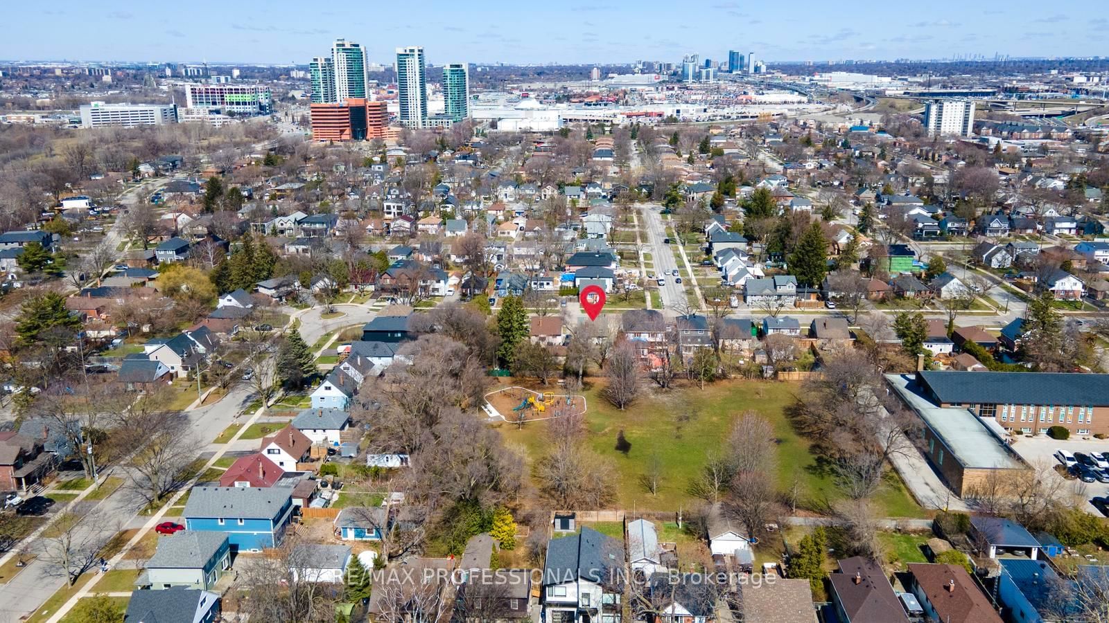 Detached House for sale at 11 Mitcham Drive, Toronto, Ontario, M8W 2J6 - Alderwood - MLS: W12997646