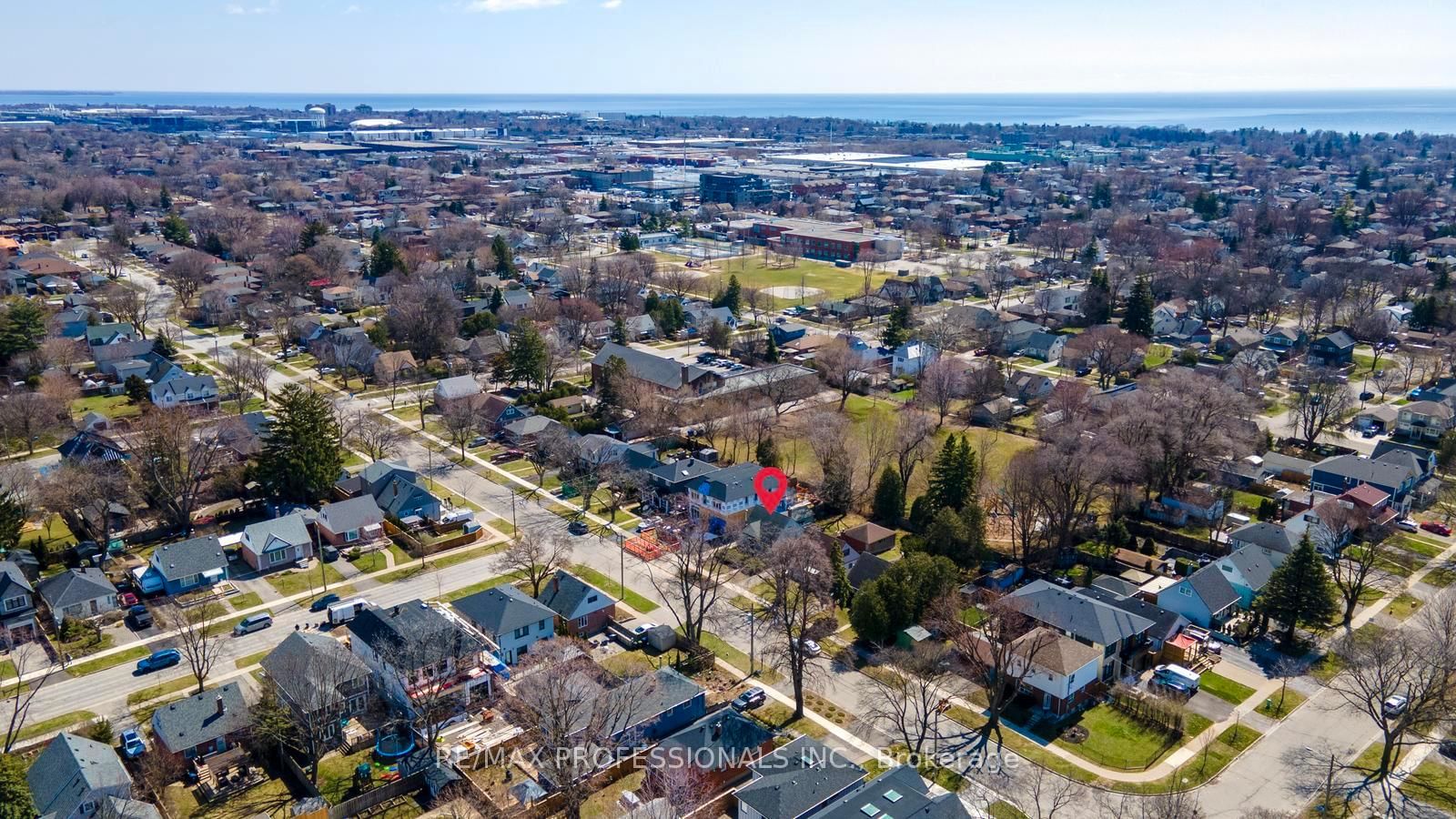 Detached House for sale at 11 Mitcham Drive, Toronto, Ontario, M8W 2J6 - Alderwood - MLS: W12997646