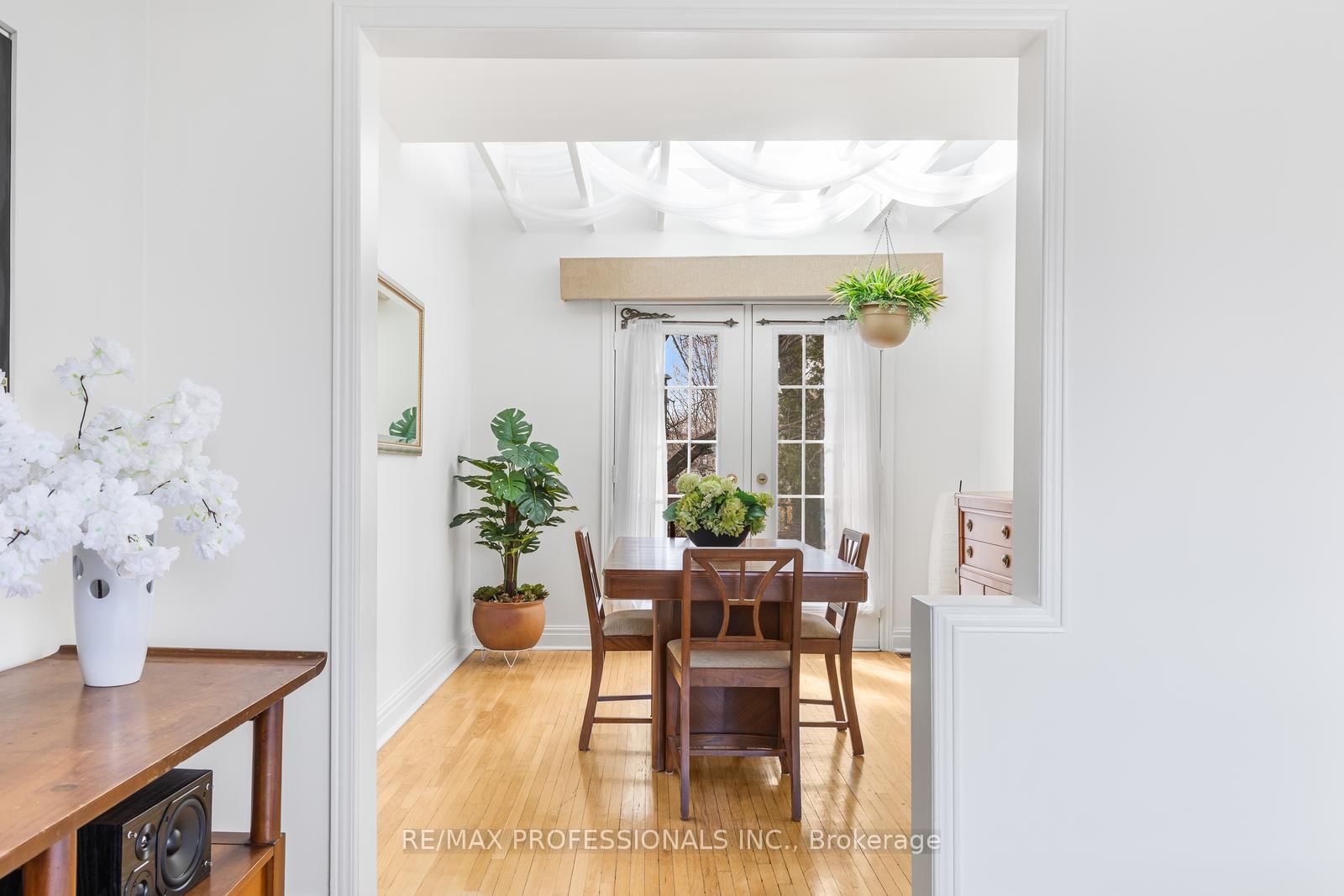 Detached House for sale at 11 Mitcham Drive, Toronto, Ontario, M8W 2J6 - Alderwood - MLS: W12997646