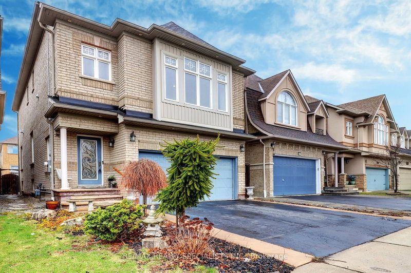 3935 Candlelight Dr, Mississauga, L5M 8B3 | Image 2