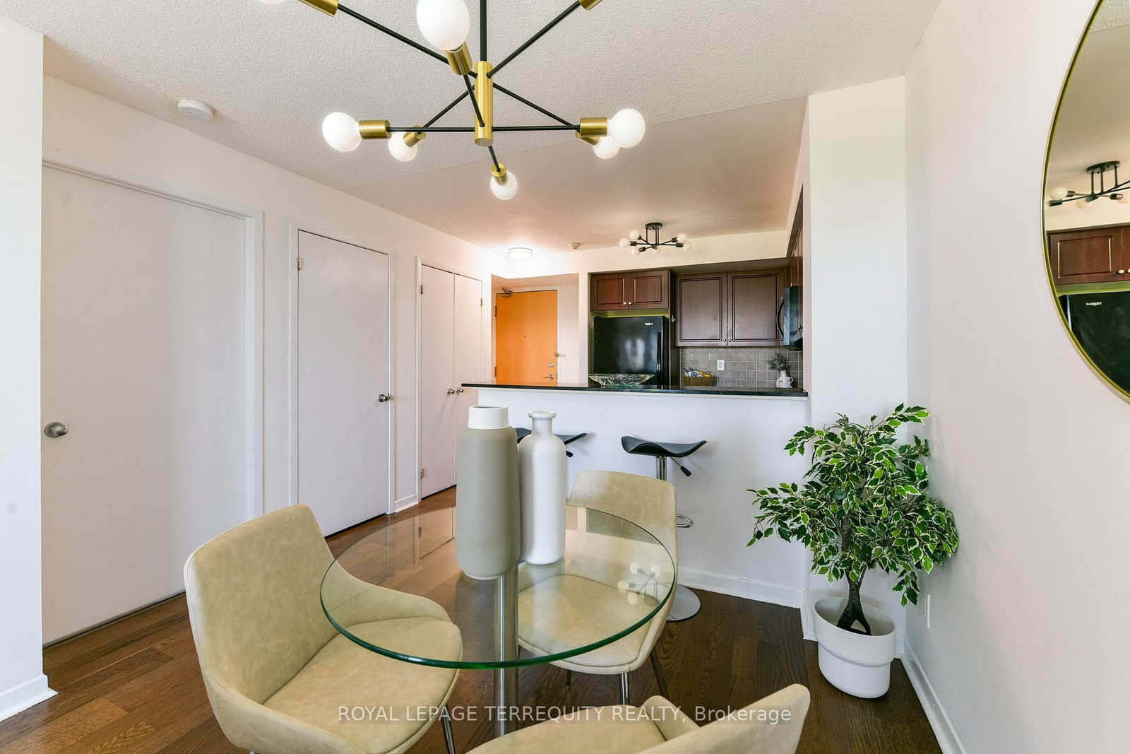 1040 The Queensway, Unit 705 - Photo 20