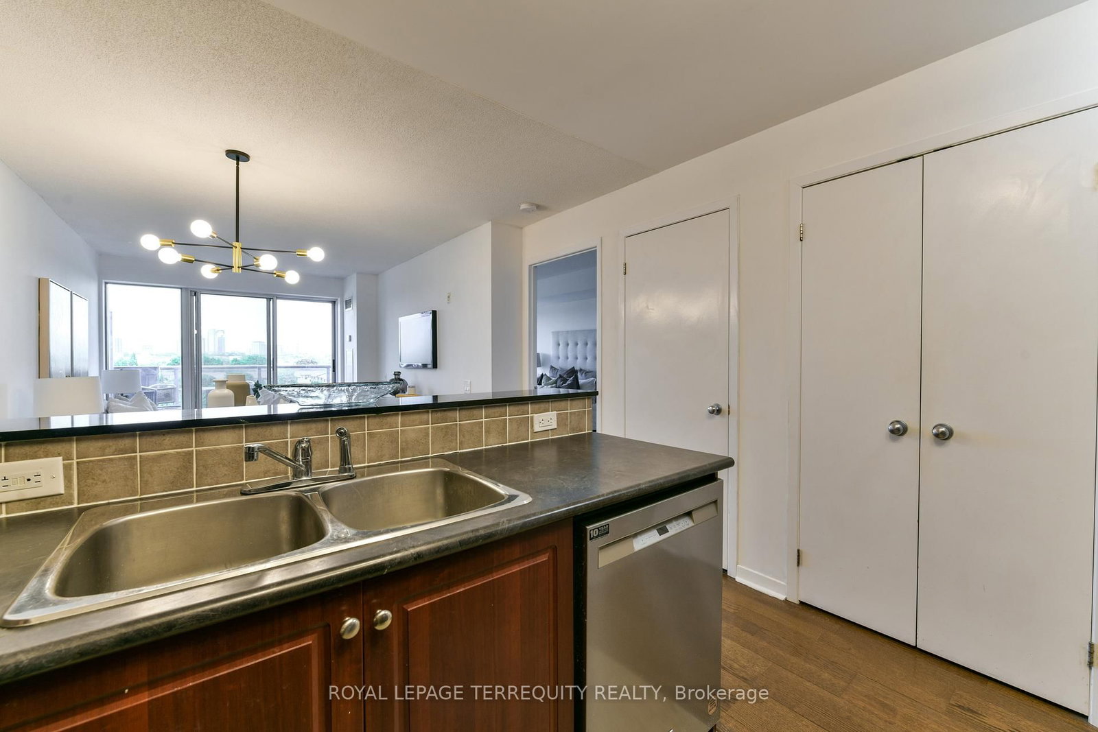 1040 The Queensway, Unit 705 - Photo 26