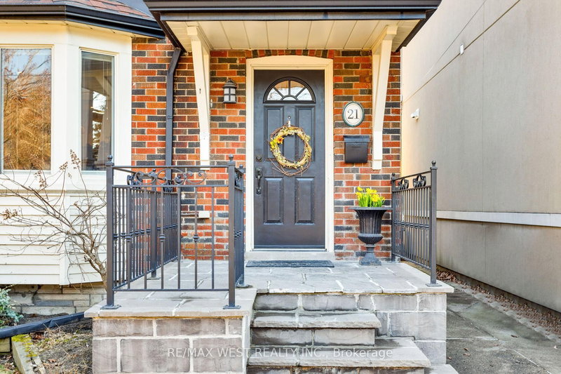 21 Harshaw Ave, Toronto, M6S 1X9 | Image 3