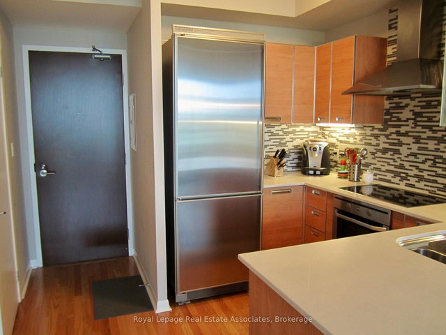 422 - 3391 Bloor Street W