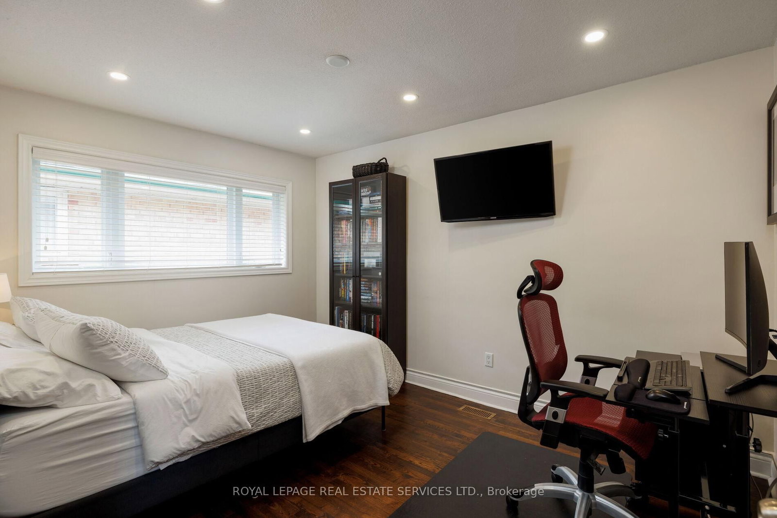 Detached House for sale at 23 Glenmanor Drive, Oakville, Ontario, L6K 2B3 - Central - MLS: W12998386