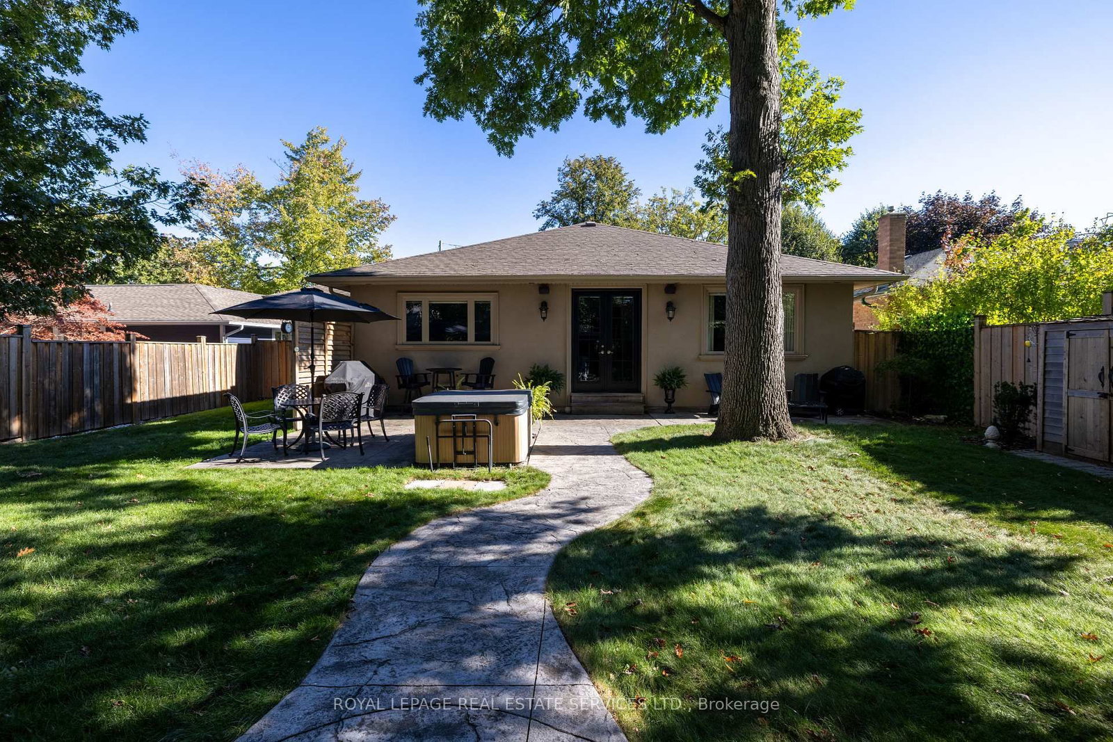 Detached House for sale at 23 Glenmanor Drive, Oakville, Ontario, L6K 2B3 - Central - MLS: W12998386