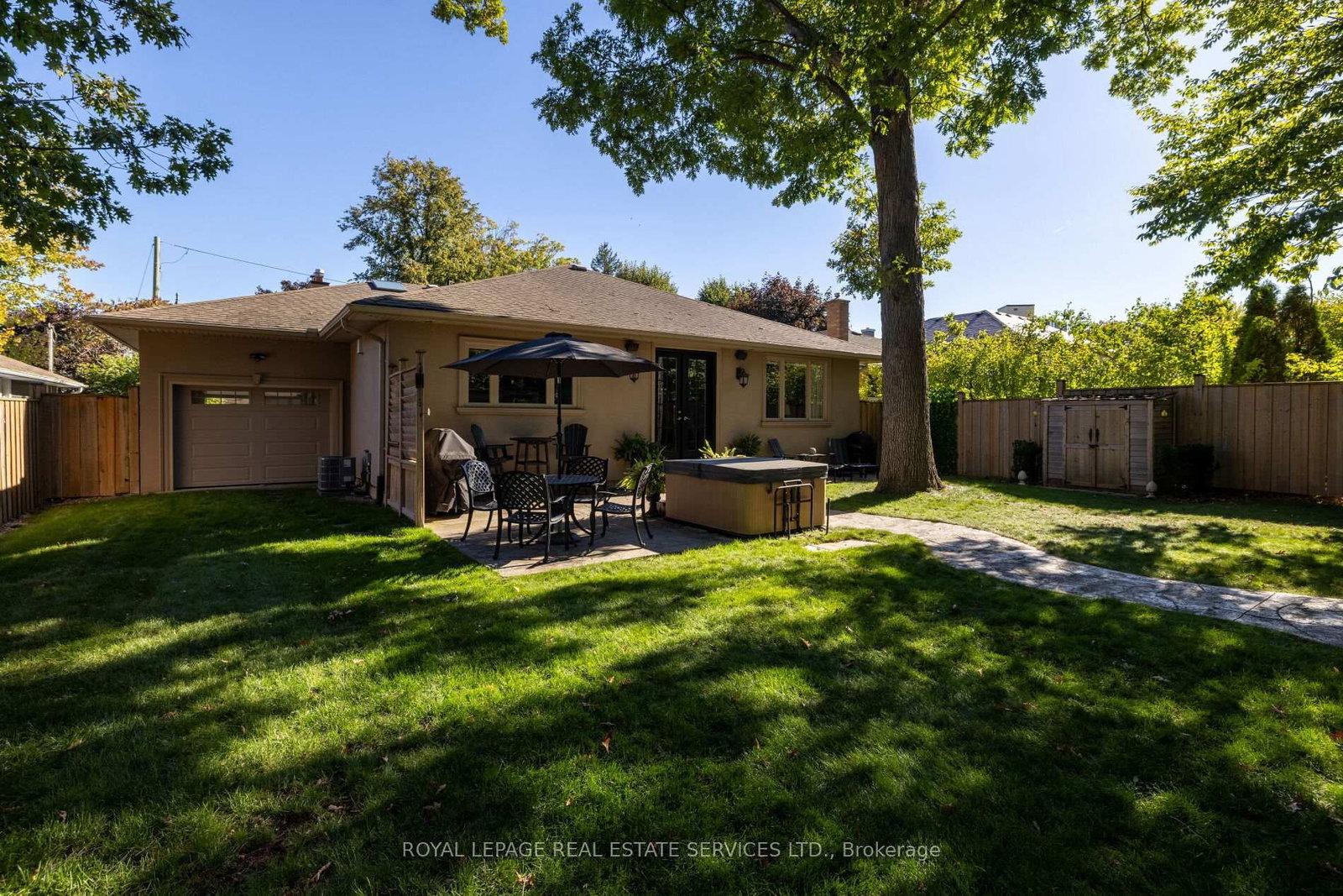 Detached House for sale at 23 Glenmanor Drive, Oakville, Ontario, L6K 2B3 - Central - MLS: W12998386