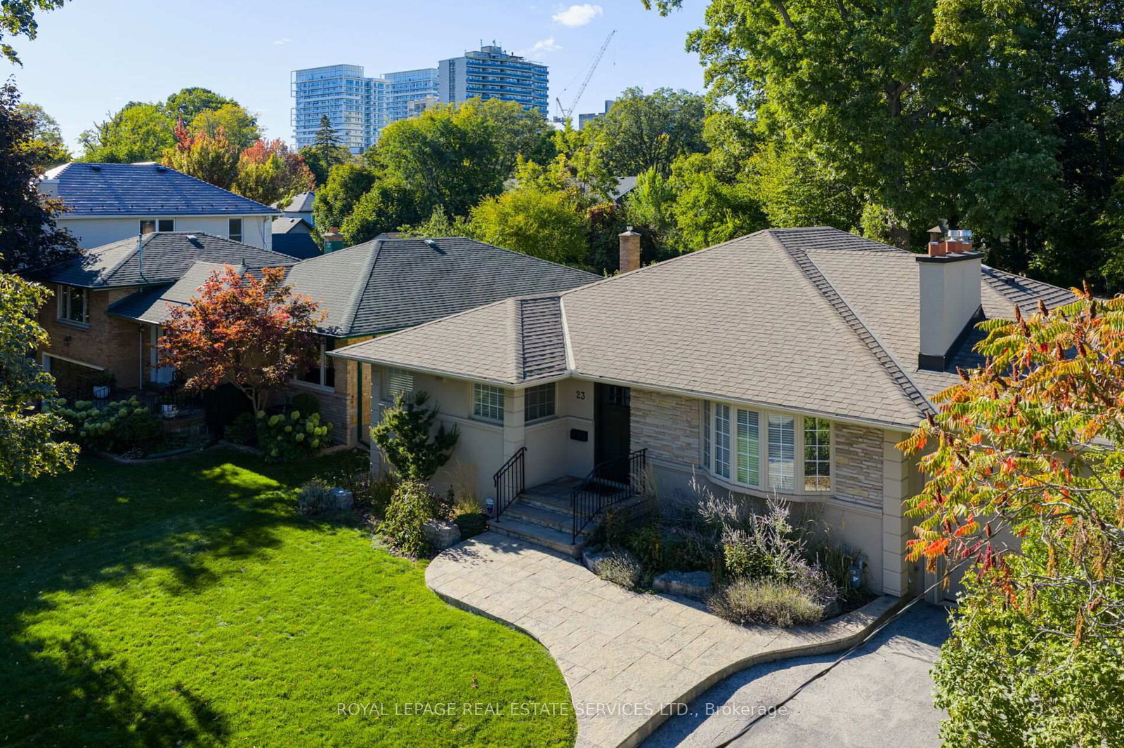 Detached House for sale at 23 Glenmanor Drive, Oakville, Ontario, L6K 2B3 - Central - MLS: W12998386