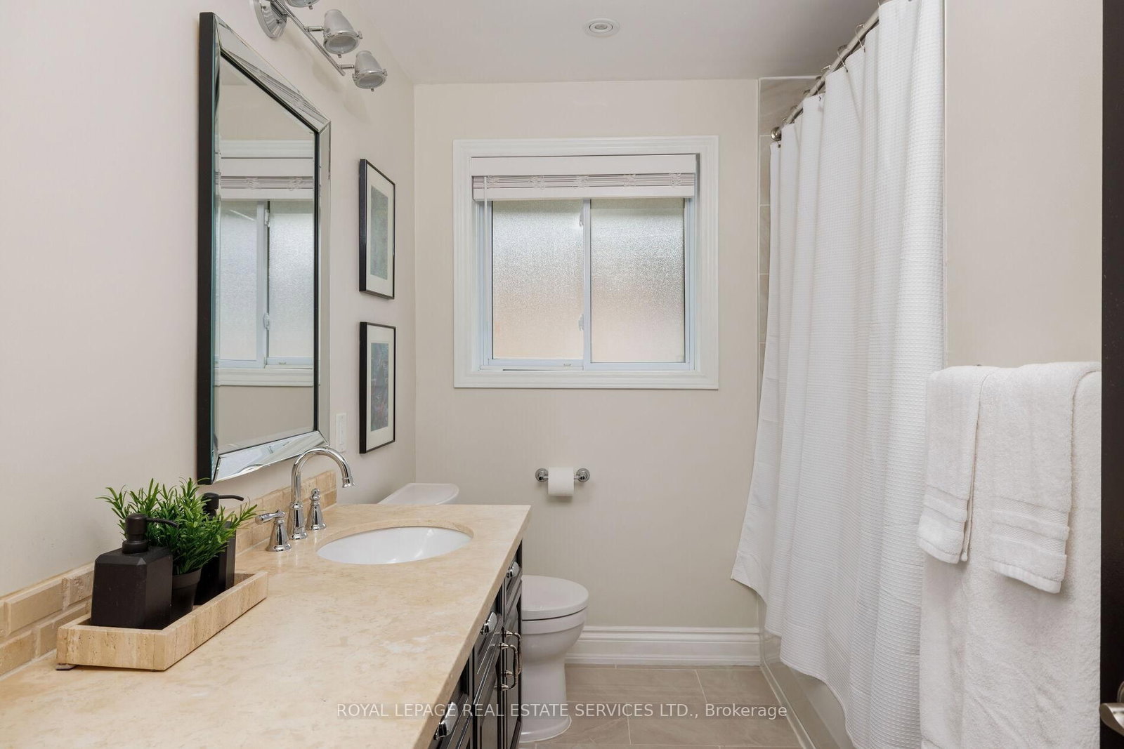 Detached House for sale at 23 Glenmanor Drive, Oakville, Ontario, L6K 2B3 - Central - MLS: W12998386