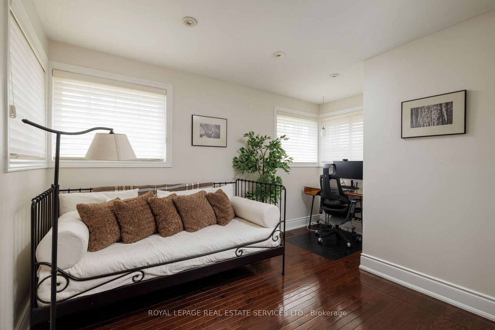 Detached House for sale at 23 Glenmanor Drive, Oakville, Ontario, L6K 2B3 - Central - MLS: W12998386