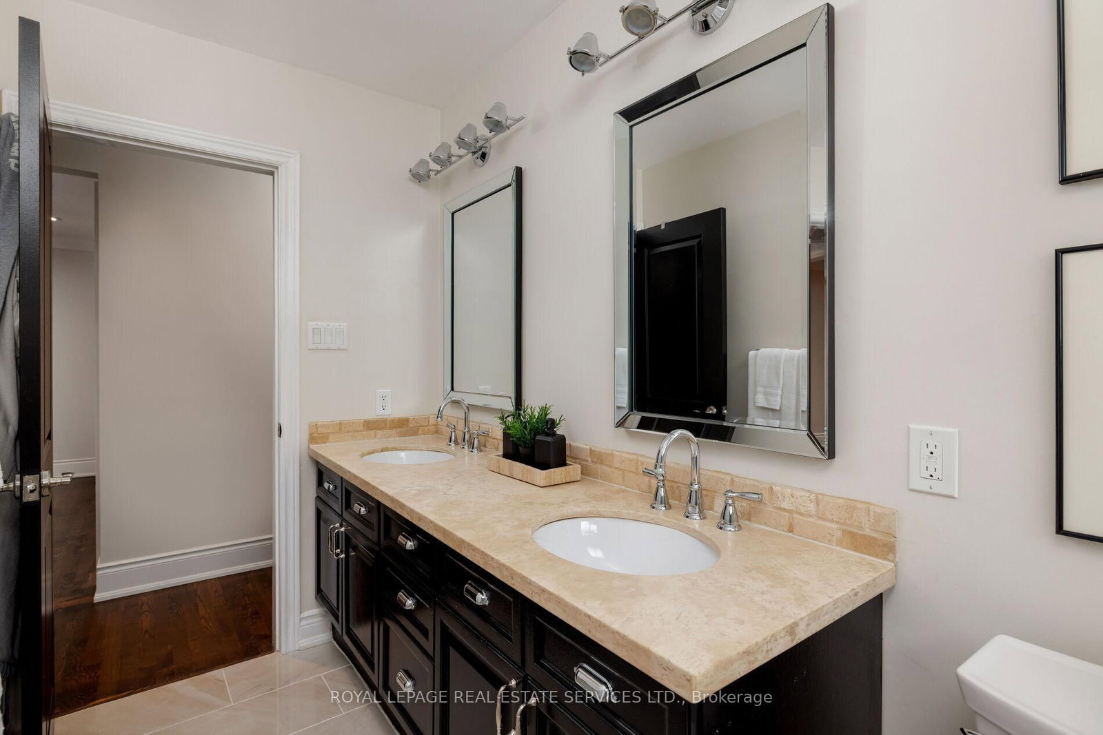 Detached House for sale at 23 Glenmanor Drive, Oakville, Ontario, L6K 2B3 - Central - MLS: W12998386