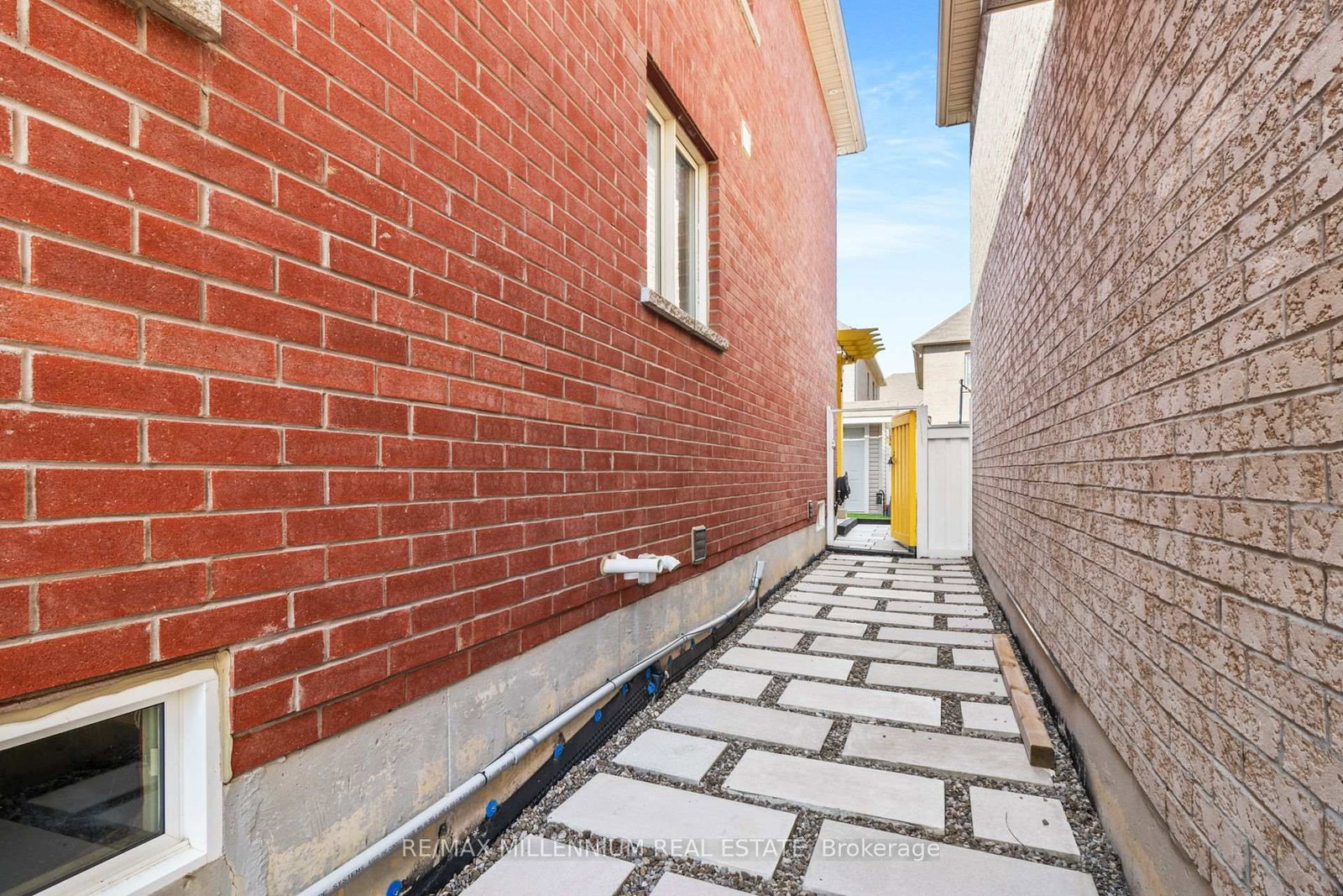 Detached House for sale at 6 Trentonian Street, Brampton, Ontario, L6R 3W2 - Sandringham-Wellington North - MLS: W12998528