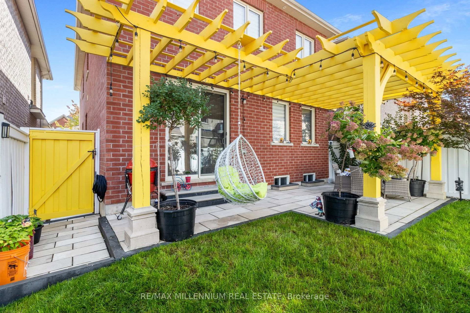 Detached House for sale at 6 Trentonian Street, Brampton, Ontario, L6R 3W2 - Sandringham-Wellington North - MLS: W12998528