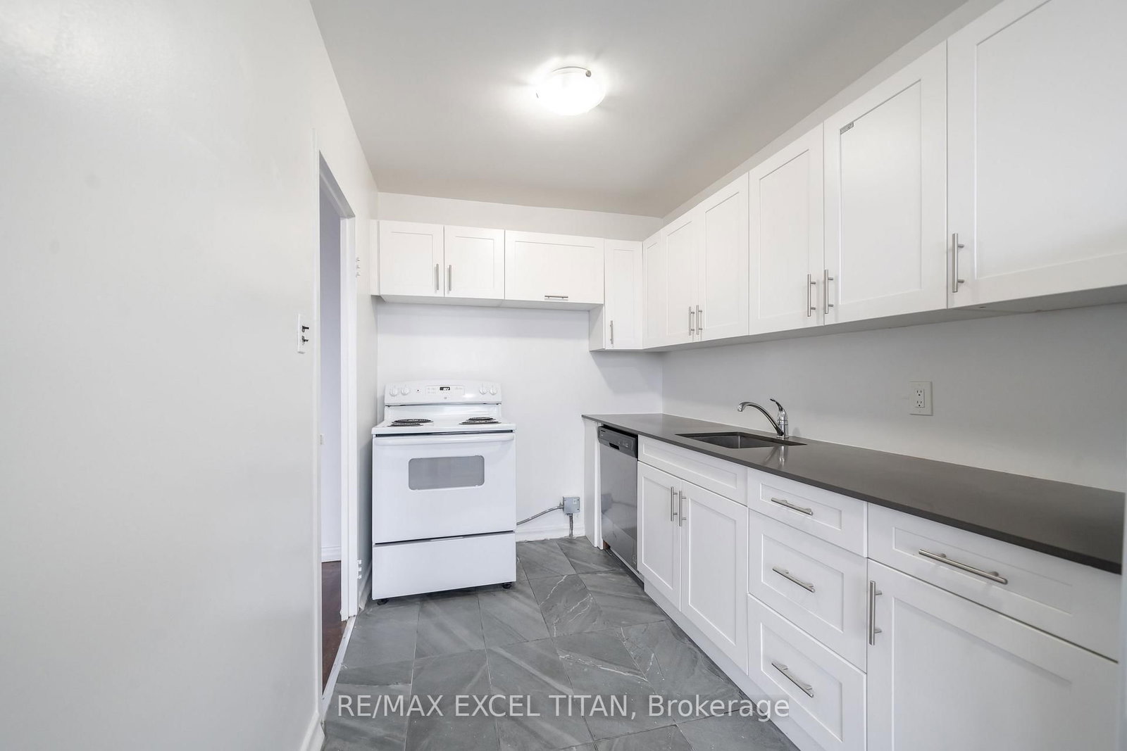 2515 Eglinton Avenue W, Unit 302 - Photo 4