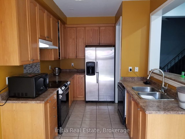 99 Connolly Crescent