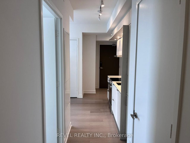 1301 - 448 Burnhamthorpe Road W