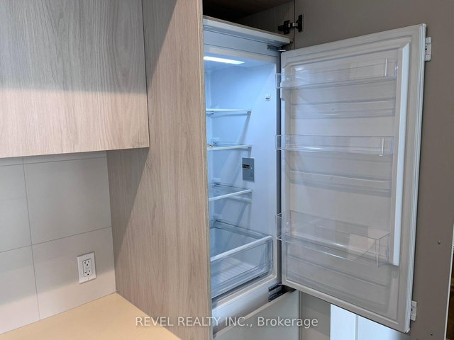 1301 - 448 Burnhamthorpe Road W