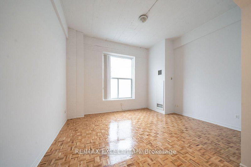 home for lease on 112-1407 Dupont Street