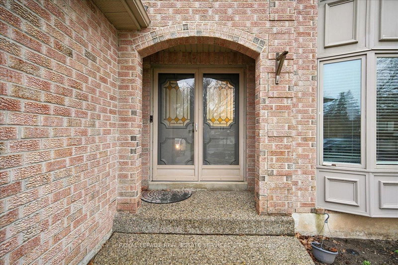 4023 Powderhorn Crt, Mississauga, L5L 3C3 | Image 3