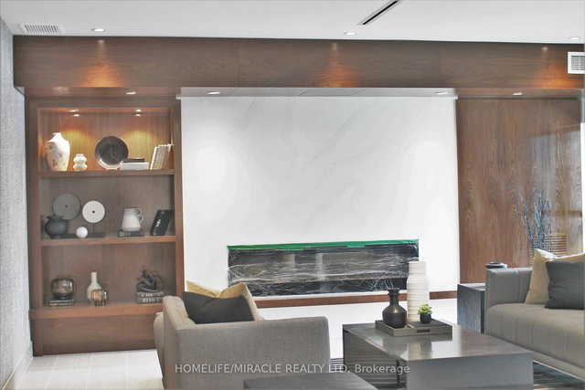 102 Grovewood Common